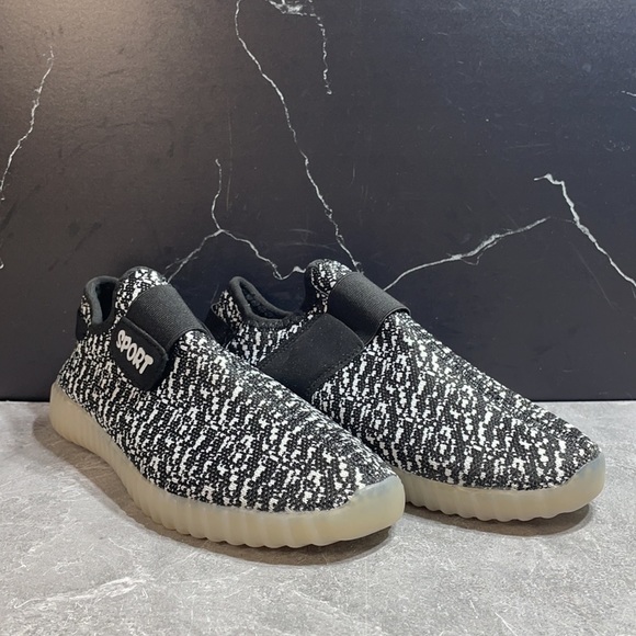 Sport sneaker Black/White Size 5m - Picture 1 of 9